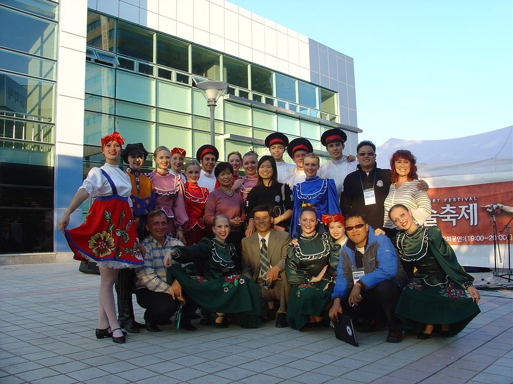 2004 - Южная Корея, Гуанчжоу - участник мирового фестиваля фольклорного искусства в Южной Корее при поддержке международной организации UNESCO