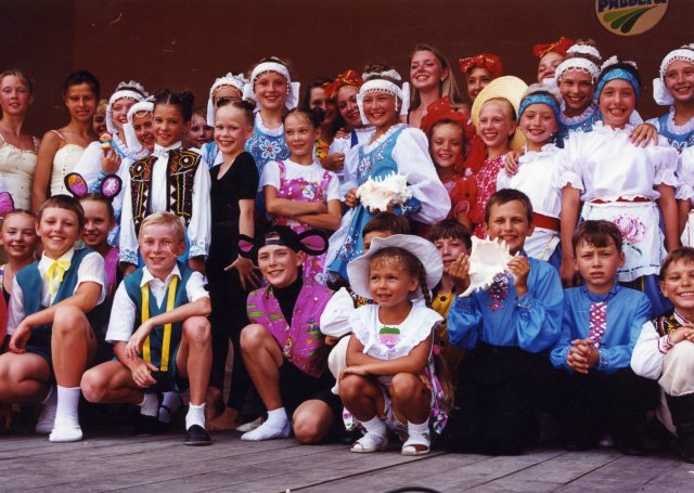 1999 - Россия, Сочи - лауреат Всероссийского фестиваля "Детство без границ. Сочи-99"
